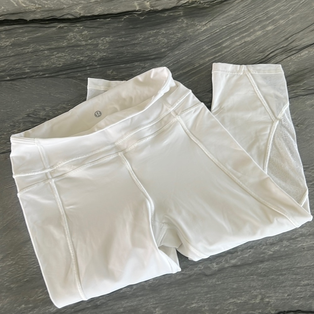 Lululemon 🍋White mid rise calf cropped mesh/lace leggings! Super Cute!